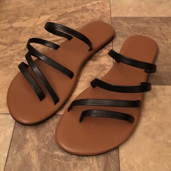 time and tru black sandals